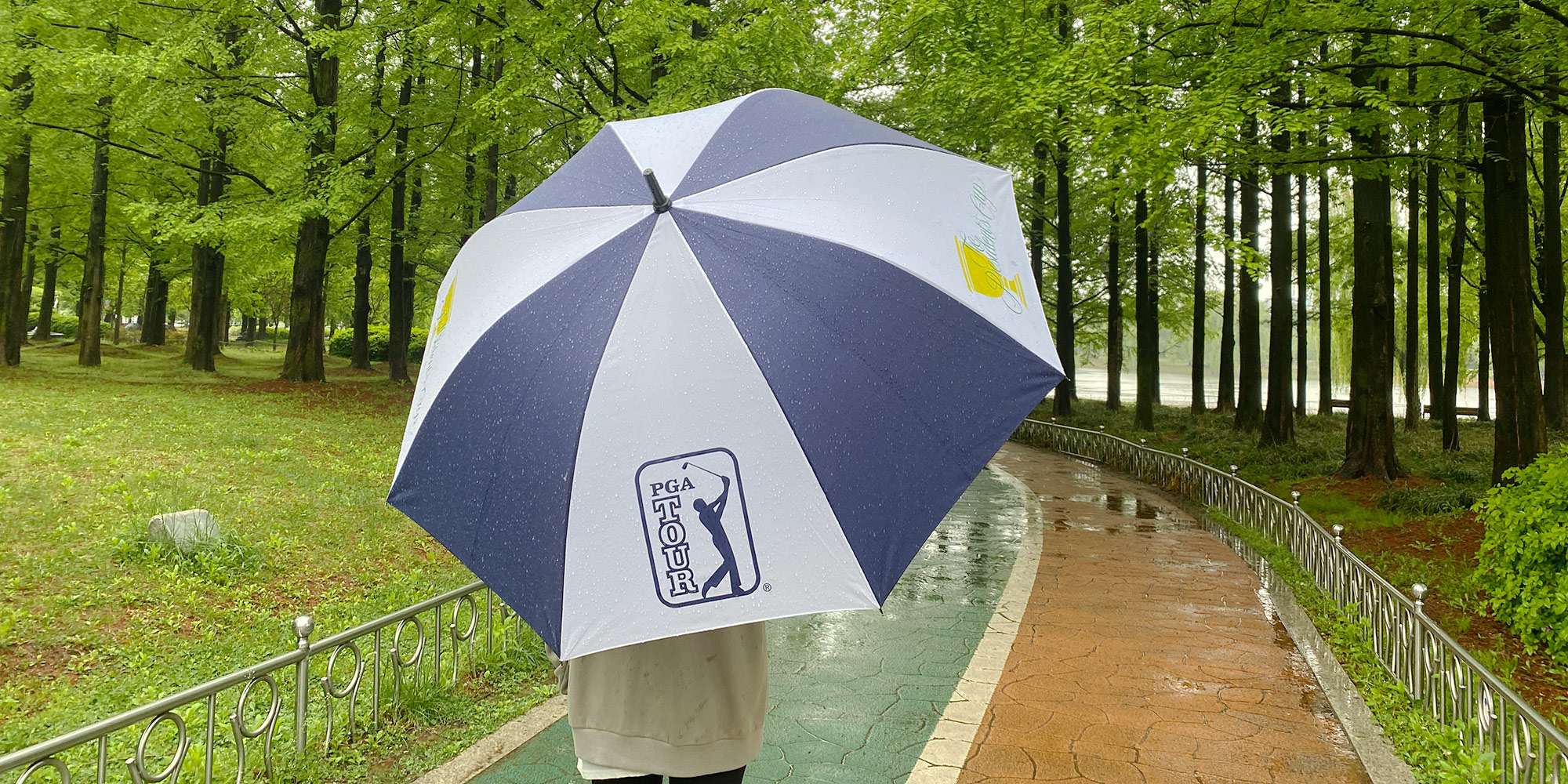 경쾌한 골프우산도 위즈덤우산!
